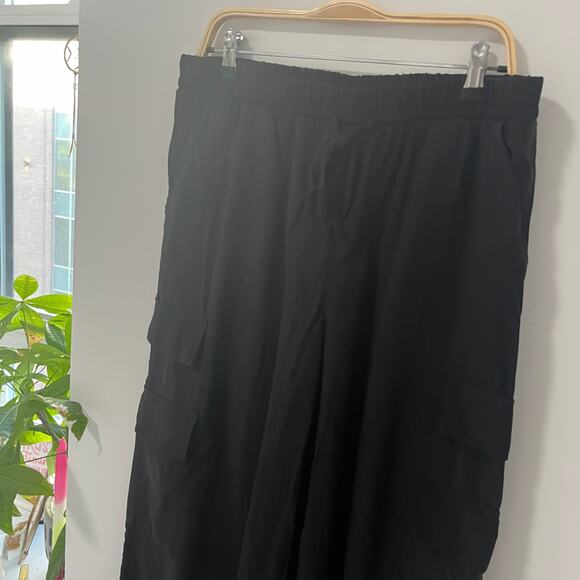 A New Day High Rise Black Cargo Pants Size Large - Picture 5 of 7